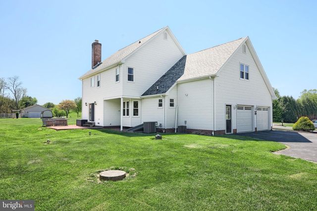 1066 FOX RUN TER, Hanover, PA 17331