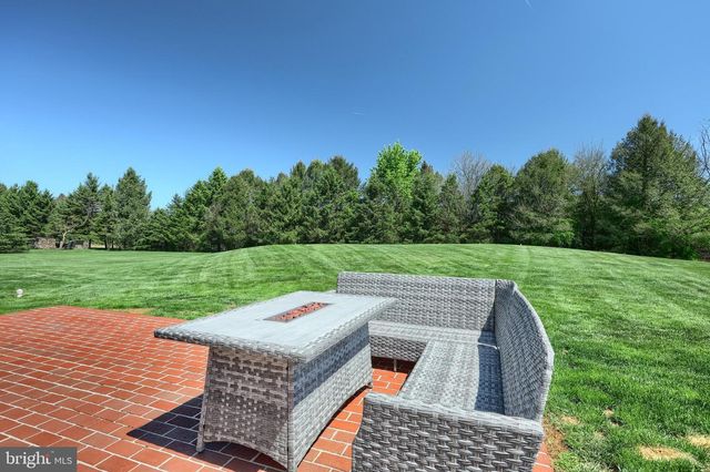 1066 FOX RUN TER, Hanover, PA 17331