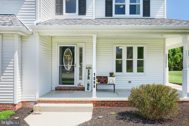 1066 FOX RUN TER, Hanover, PA 17331