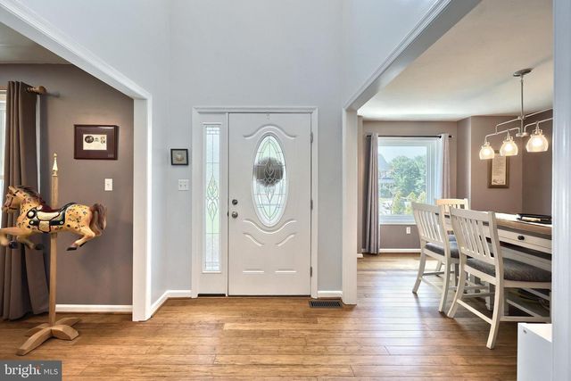 1066 FOX RUN TER, Hanover, PA 17331