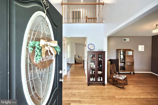 1066 FOX RUN TER, Hanover, PA 17331