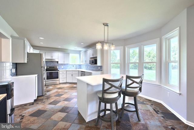 1066 FOX RUN TER, Hanover, PA 17331