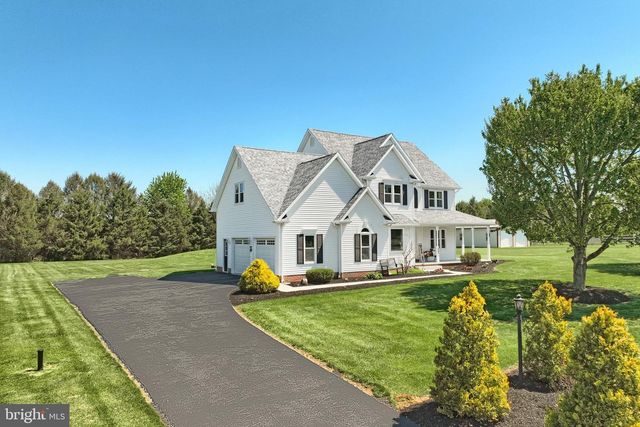 1066 FOX RUN TER, Hanover, PA 17331