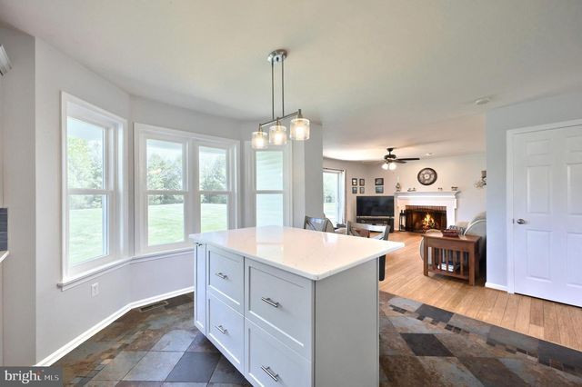 1066 FOX RUN TER, Hanover, PA 17331
