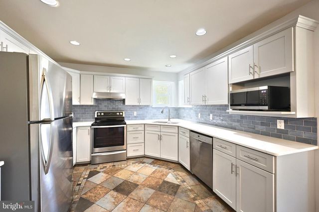 1066 FOX RUN TER, Hanover, PA 17331