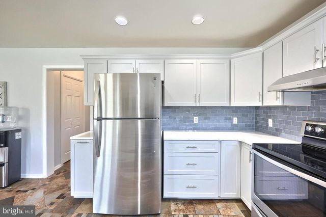 1066 FOX RUN TER, Hanover, PA 17331