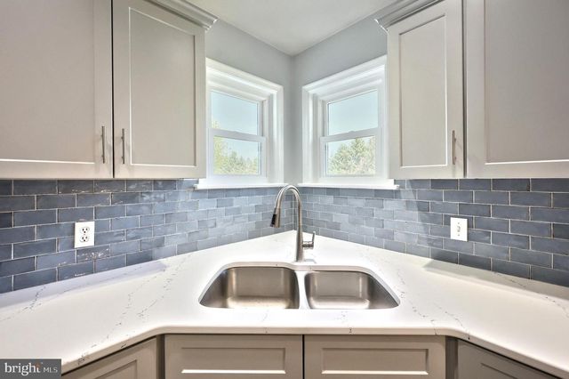 1066 FOX RUN TER, Hanover, PA 17331