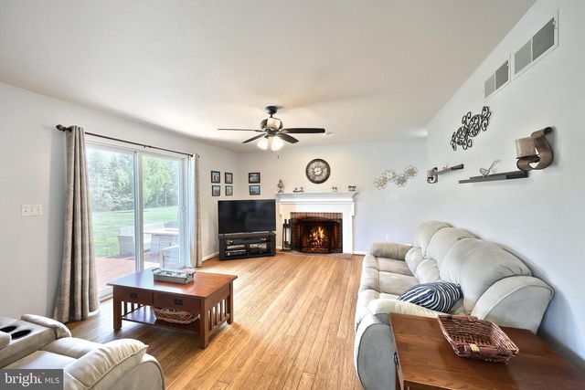 1066 FOX RUN TER, Hanover, PA 17331
