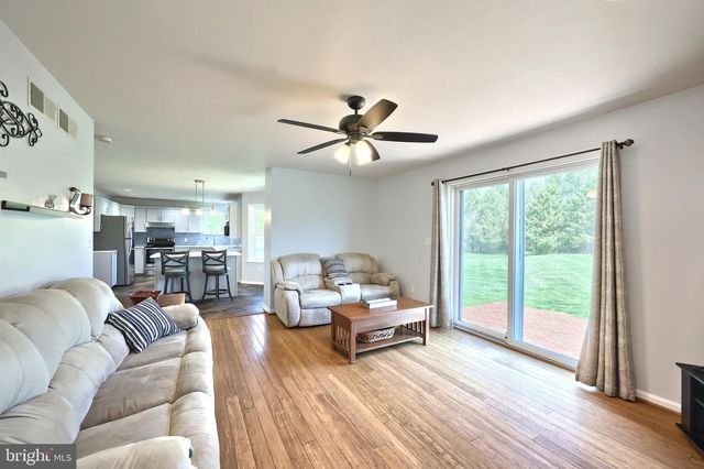 1066 FOX RUN TER, Hanover, PA 17331
