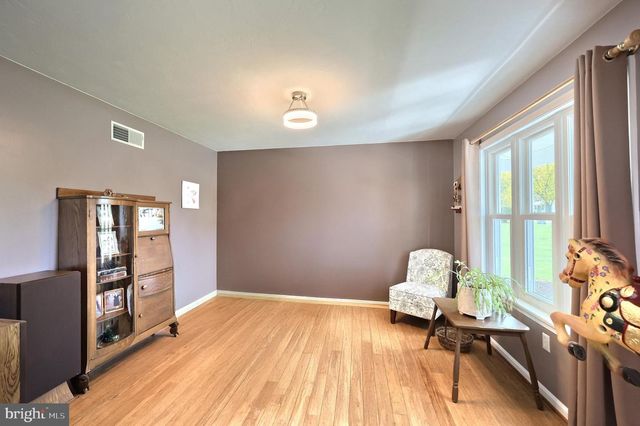 1066 FOX RUN TER, Hanover, PA 17331