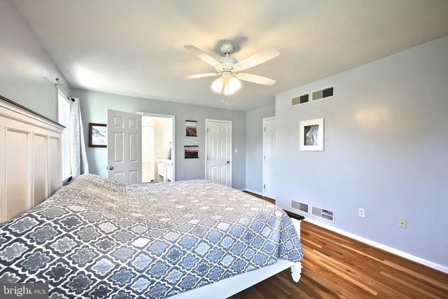1066 FOX RUN TER, Hanover, PA 17331
