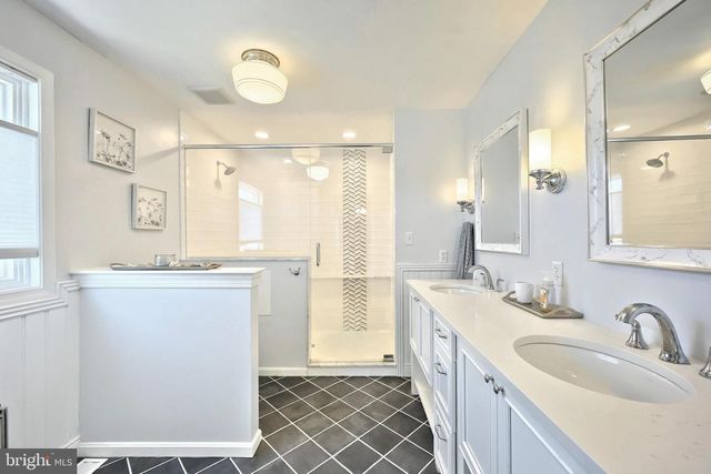 1066 FOX RUN TER, Hanover, PA 17331