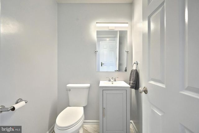 1066 FOX RUN TER, Hanover, PA 17331