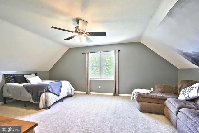 1066 FOX RUN TER, Hanover, PA 17331
