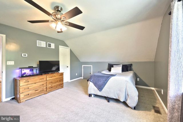 1066 FOX RUN TER, Hanover, PA 17331