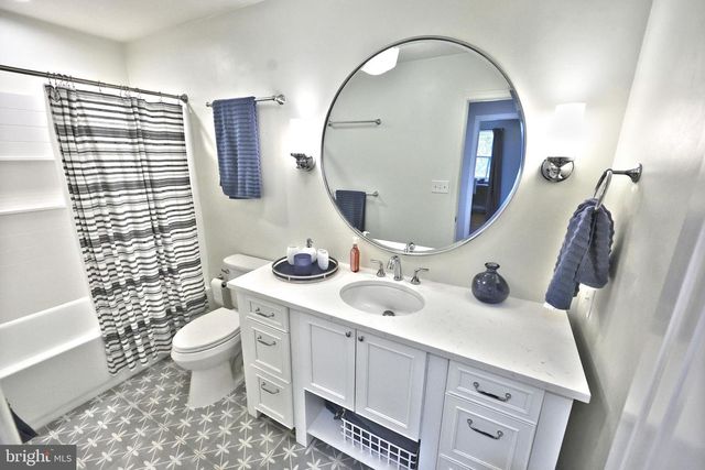 1066 FOX RUN TER, Hanover, PA 17331