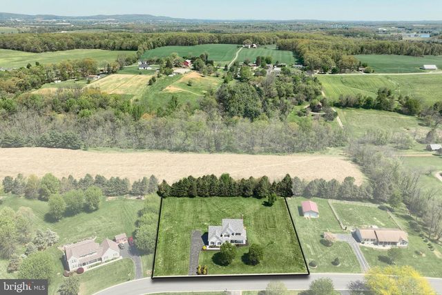 1066 FOX RUN TER, Hanover, PA 17331