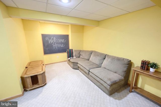 1066 FOX RUN TER, Hanover, PA 17331