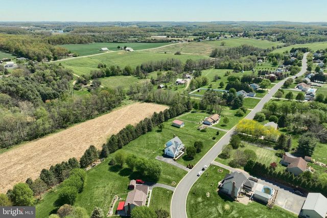 1066 FOX RUN TER, Hanover, PA 17331