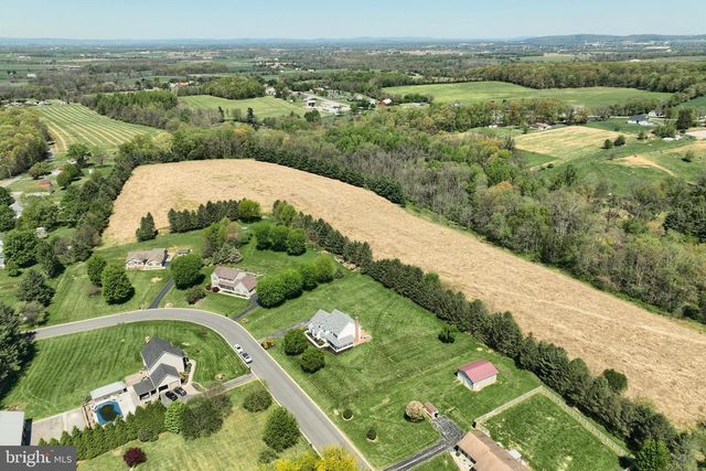 1066 FOX RUN TER, Hanover, PA 17331