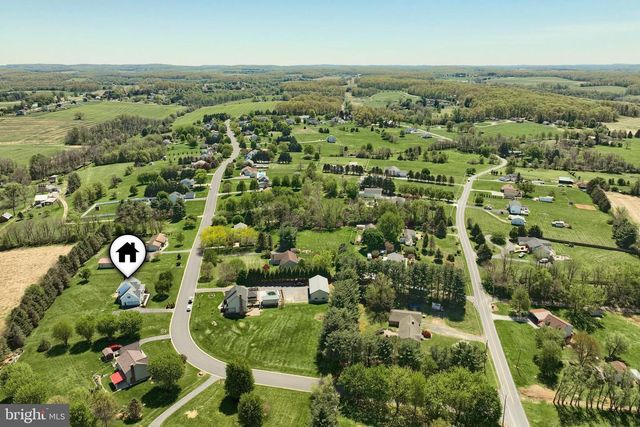 1066 FOX RUN TER, Hanover, PA 17331