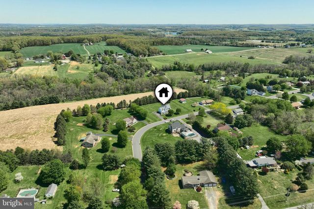 1066 FOX RUN TER, Hanover, PA 17331