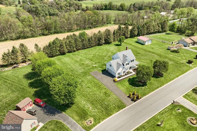 1066 FOX RUN TER, Hanover, PA 17331
