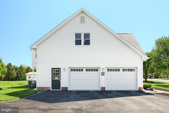 1066 FOX RUN TER, Hanover, PA 17331