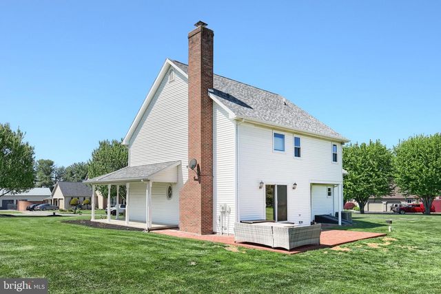 1066 FOX RUN TER, Hanover, PA 17331