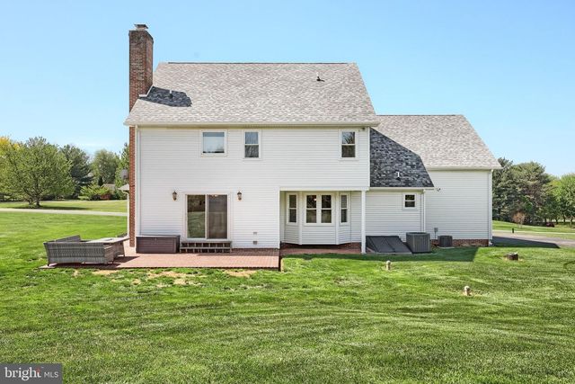 1066 FOX RUN TER, Hanover, PA 17331