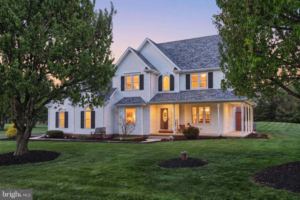 1066 FOX RUN TER, Hanover, PA 17331