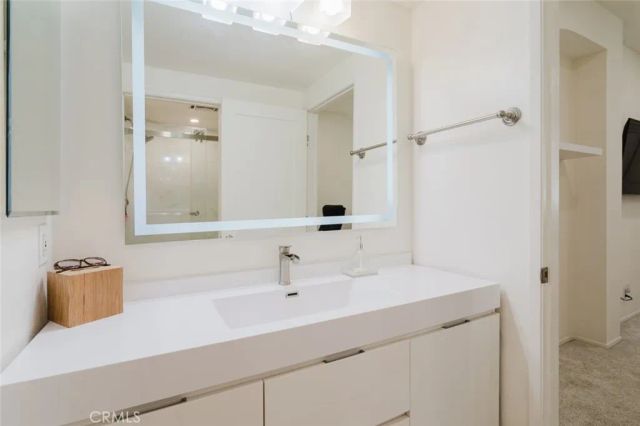 1305 N Columbus Avenue 204, Glendale, CA 91202