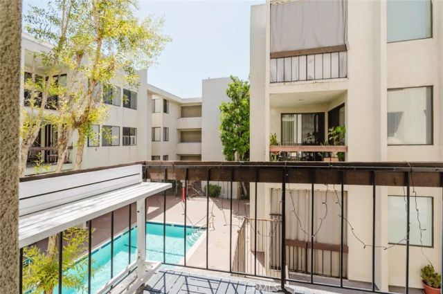 1305 N Columbus Avenue 204, Glendale, CA 91202