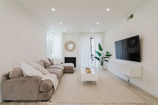 1305 N Columbus Avenue 204, Glendale, CA 91202