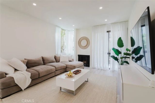 1305 N Columbus Avenue 204, Glendale, CA 91202