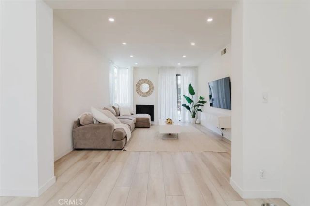 1305 N Columbus Avenue 204, Glendale, CA 91202