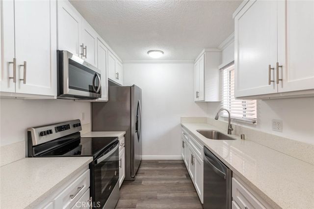 6520 Shirley Avenue 3, Reseda, CA 91335