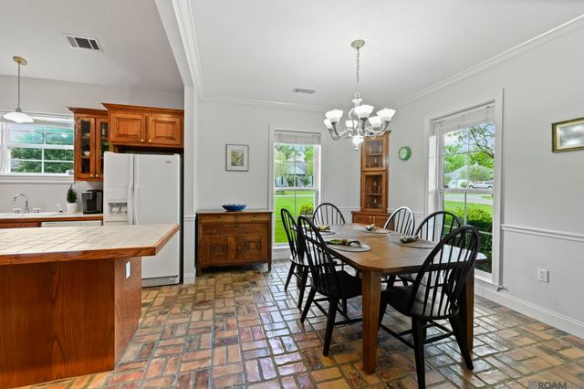 8858 Myrtle Hill Dr, St Francisville, LA 70775