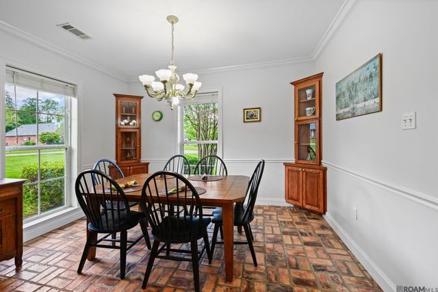 8858 Myrtle Hill Dr, St Francisville, LA 70775