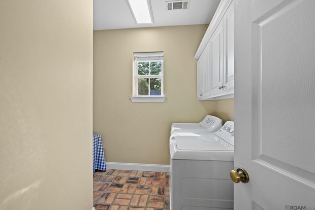 8858 Myrtle Hill Dr, St Francisville, LA 70775