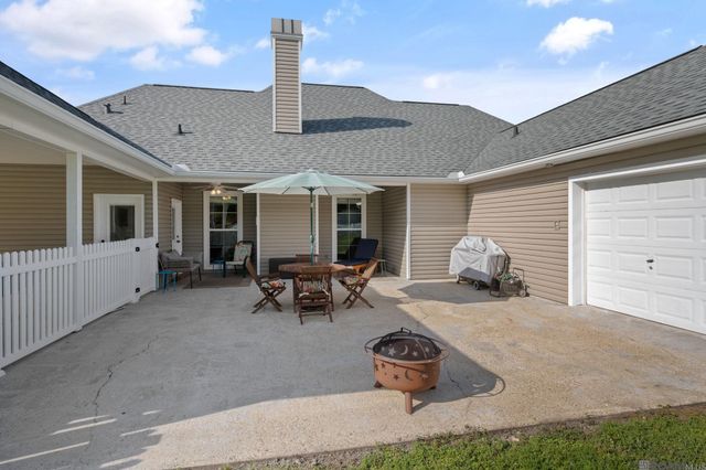 8858 Myrtle Hill Dr, St Francisville, LA 70775