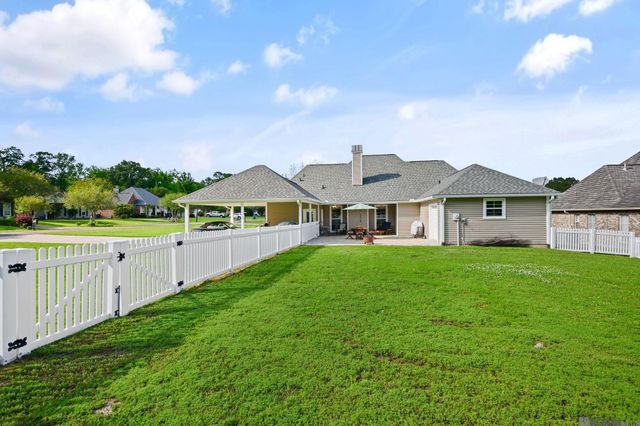 8858 Myrtle Hill Dr, St Francisville, LA 70775