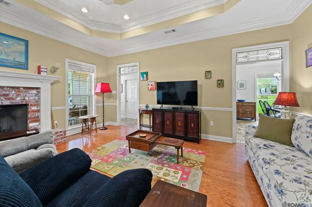 8858 Myrtle Hill Dr, St Francisville, LA 70775