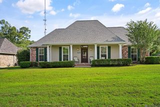 8858 Myrtle Hill Dr, St Francisville, LA 70775