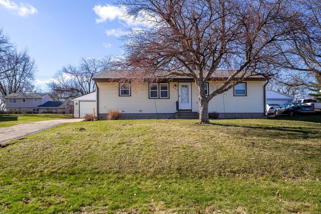 609 W LeClaire Road, Eldridge, IA 52748