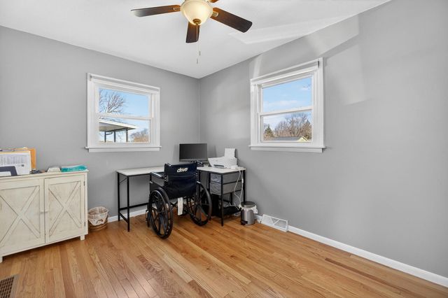 609 W LeClaire Road, Eldridge, IA 52748