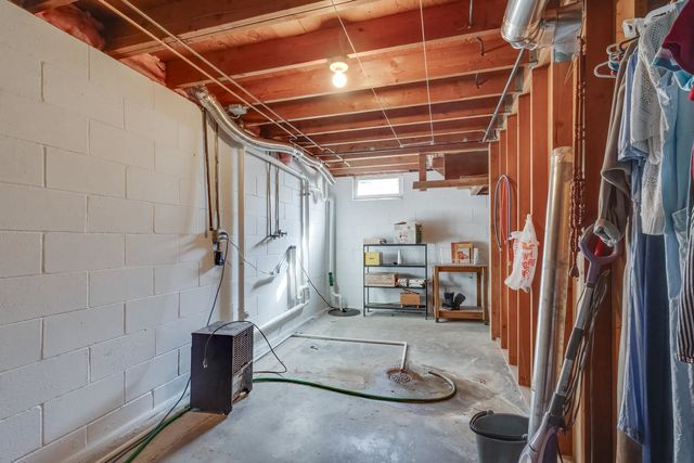 609 W LeClaire Road, Eldridge, IA 52748