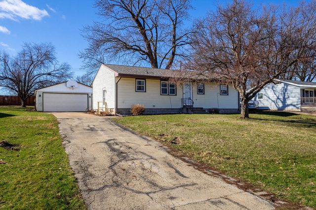 609 W LeClaire Road, Eldridge, IA 52748