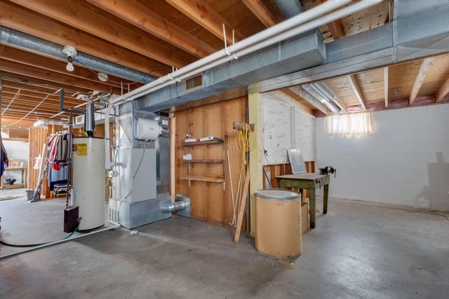 609 W LeClaire Road, Eldridge, IA 52748