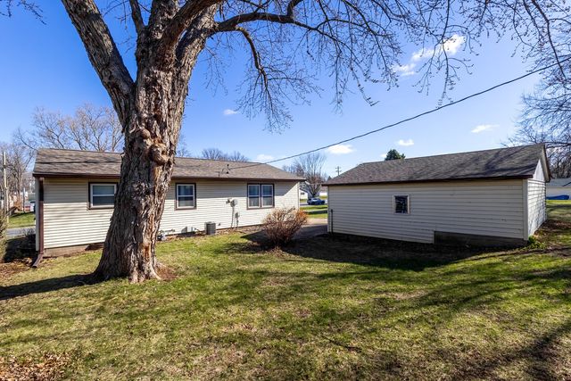 609 W LeClaire Road, Eldridge, IA 52748